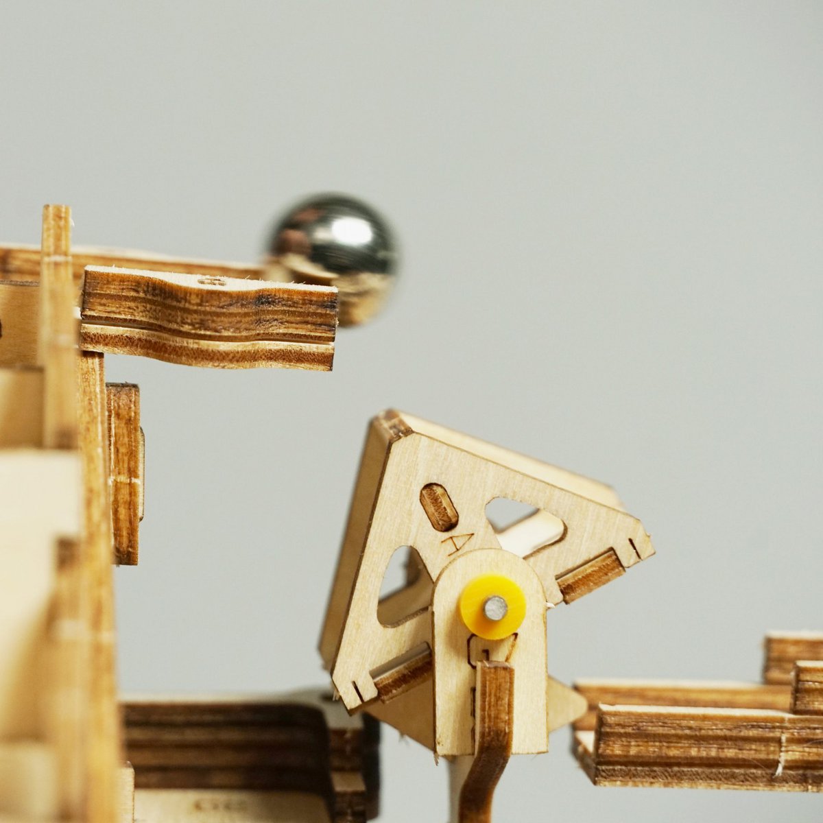 Classic Whirl DIY Wooden Marble Run Kit – Gravity's Quiet Spell, 233 Pieces by Robotime
