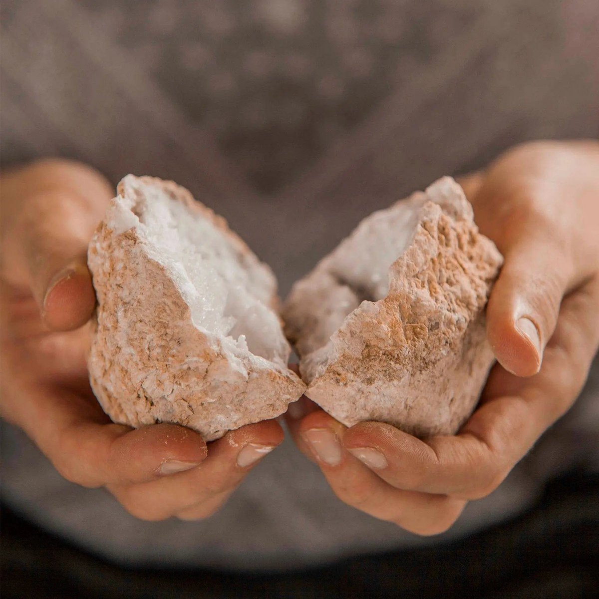 White Quartz Crystal Geode – Stone of Pure Clarity, ~9 × 9 cm by ANAS