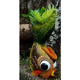 Colorful Fish-Shaped Outdoor Planter – Hand-Painted Metal Plant Pot (20x14x39 cm)