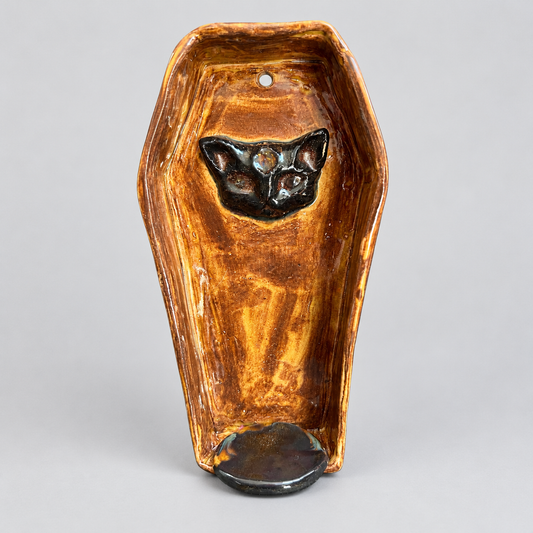 Familiar’s Rest Handmade Ceramic Coffin Wall Shelf – Gothic Tealight & Succulent Holder, 18 × 9 × 5 cm by Red Raven Pottery