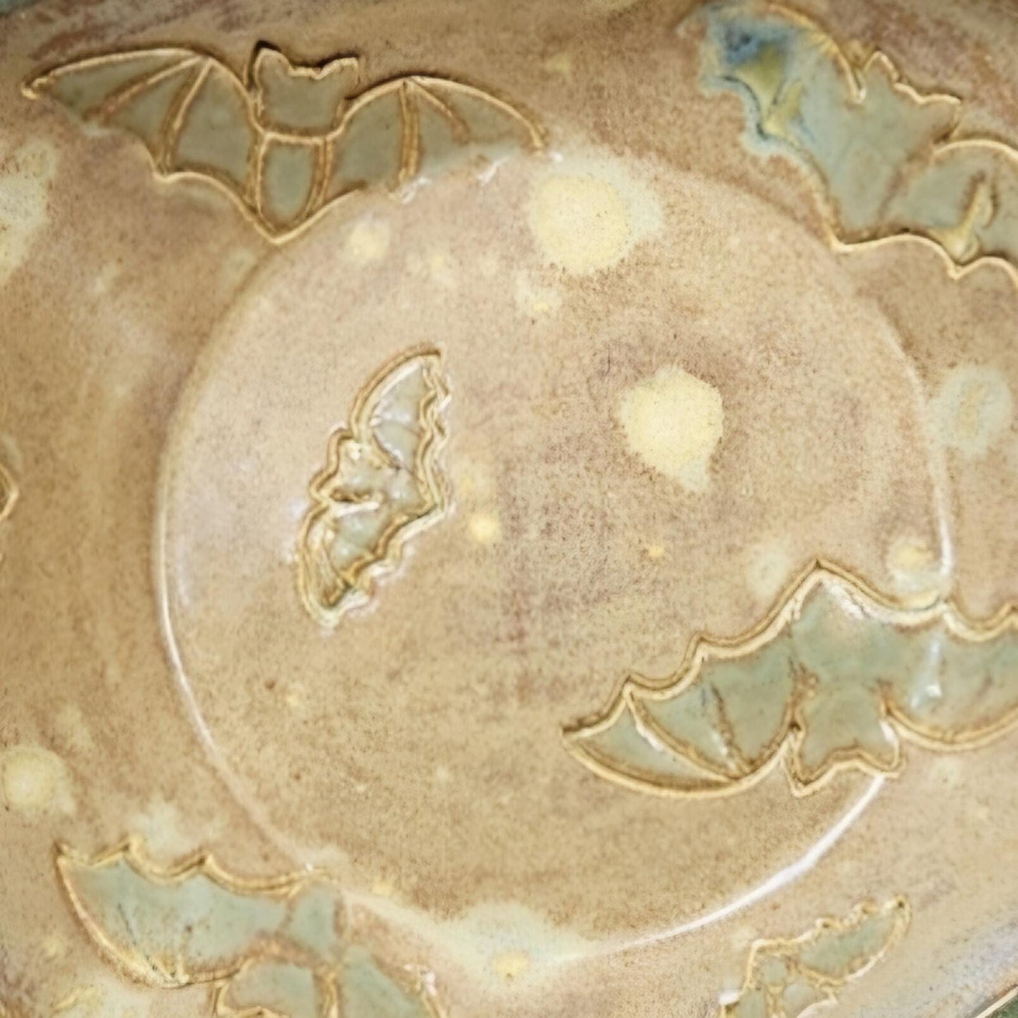 Moonlit Bat Ceramic Ruffle Bowl – Dusklit Offering Vessel, Ø16 ×5 cm by Red Raven Pottery