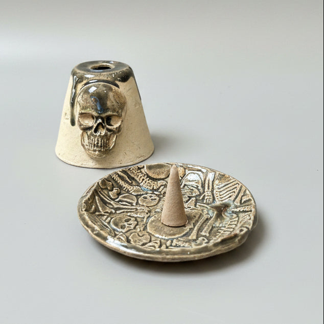 Nocturne Sightings Ceramic Incense Holder – Cone Ritual Vessel, Ø8×5.5 cm by Red Raven Pottery
