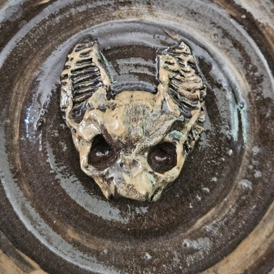 Ritual Ceramic Bat Dish – Guardian of Midnight Treasures, Ø14 ×1.5 cm by Red Raven Pottery