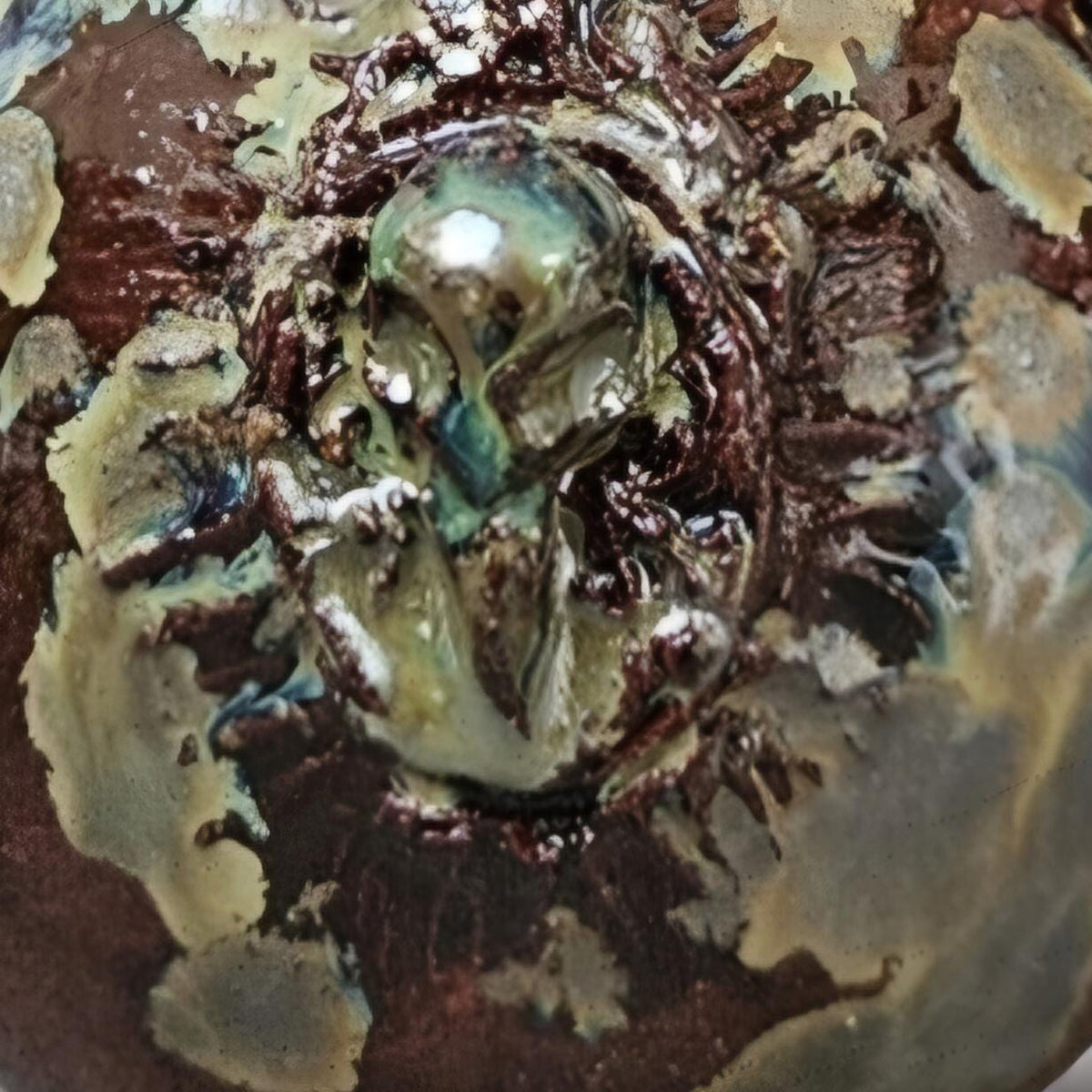 Shipwreck Oracle Ceramic Vase – Salt-Eaten Skull Vessel, Ø11×14 cm by Red Raven Pottery