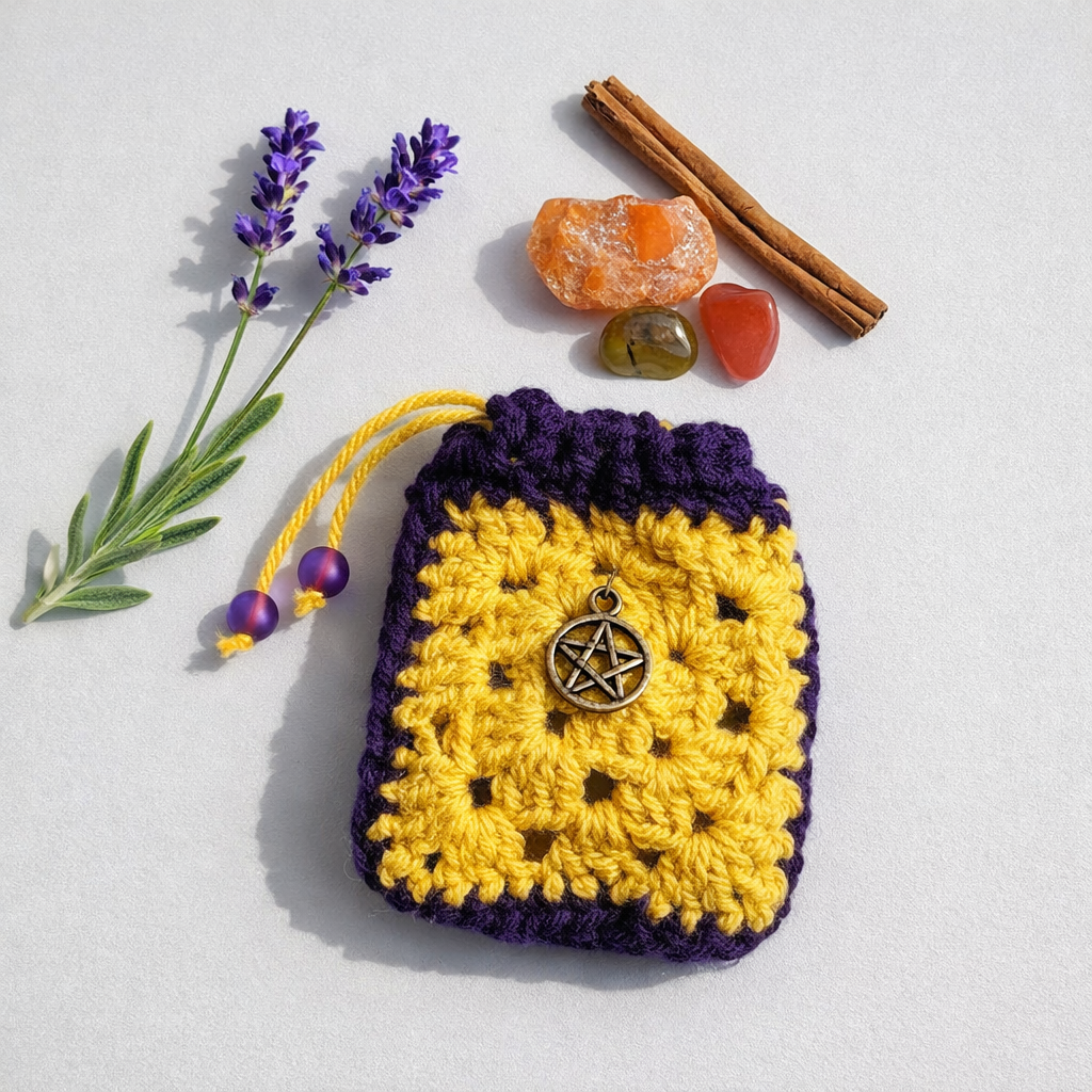 Spellkeeper Crochet Hex Bag – Filled Pentagram Ritual Pouch, 8 × 10 cm by Hook & Hex