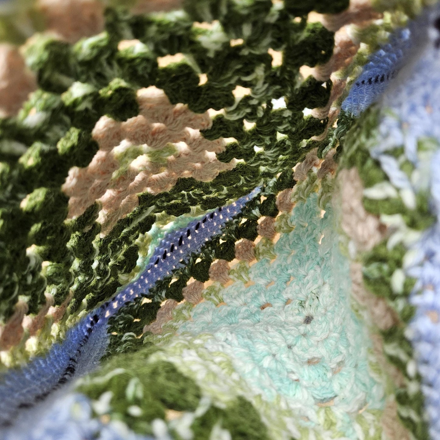 Verdant Grove Crochet Bag – Granny Square Carryall, 25×25 cm by Hook & Hex