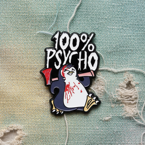 100% Psycho Lapel Pin – Killer Penguin Metal Badge, 2 × 3.5 cm