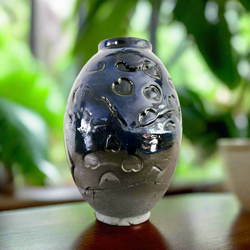 Romance Blossom Vase – Soulful Sentiment Ceramic Vessel, Ø 11 × 17 cm