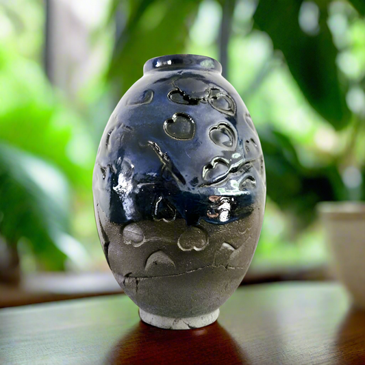 Romance Blossom Vase – Soulful Sentiment Ceramic Vessel, Ø 11 × 17 cm