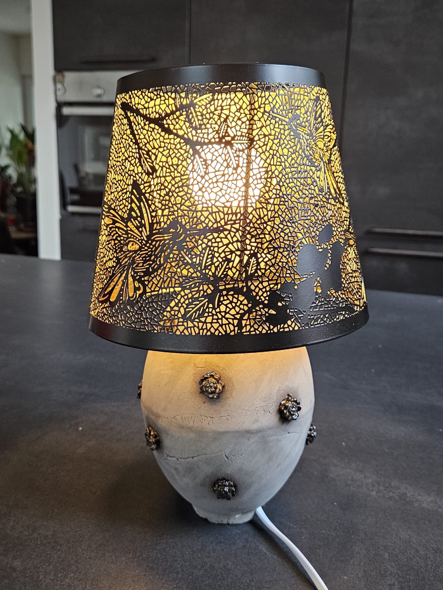 "Nocturne Flight" Handmade Ceramic Lamp - Humming Bird Lamp with Gothic Bloom Base - Dark Aesthetics Collection Ø13 cm x 23 cm