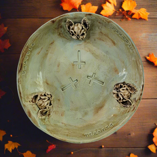 Dracula's Banquet Bowl – Handmade Ceramic Vessel of Gothic Presence, Ø22×6 cm