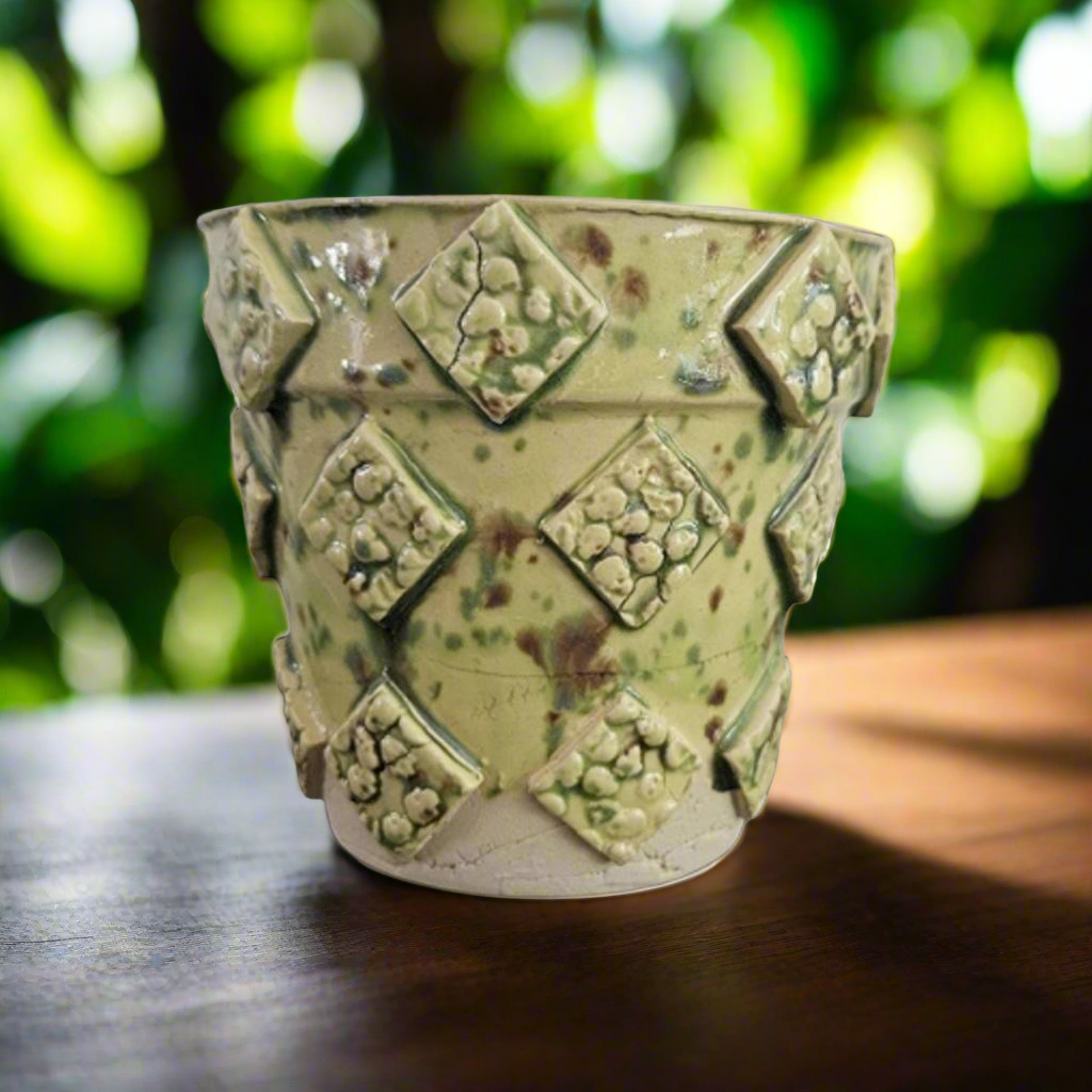 Skull Hive Planter – Textured Ceramic Pot, Ø10×9 cm