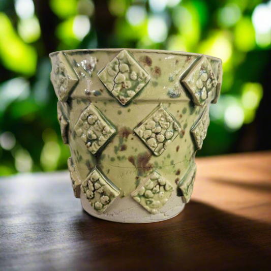 Skull Hive Planter – Textured Ceramic Pot, Ø10×9 cm