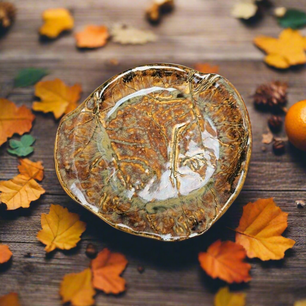 Rustic Leaf Ceramic Dish – Woodland Patterned Plate, Ø17×2 cm by Red Raven Pottery