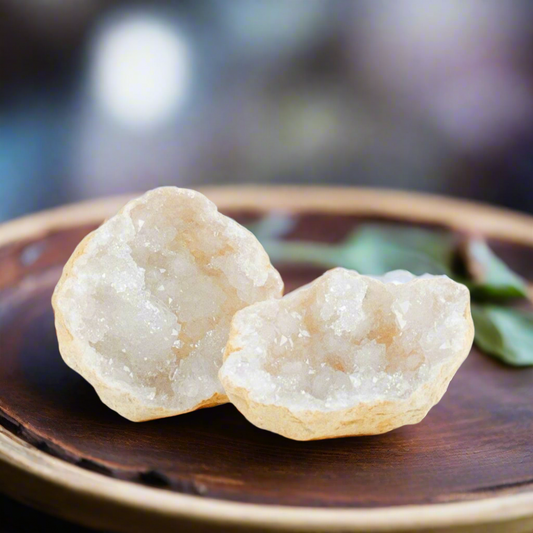 White Quartz Crystal Geode – Stone of Pure Clarity, ~9 × 9 cm by ANAS