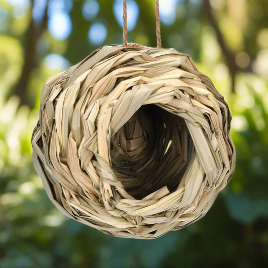 Palm Shelter Natural Birdhouse – Wild Simplicity in a Woven Shell, Ø12×12 cm