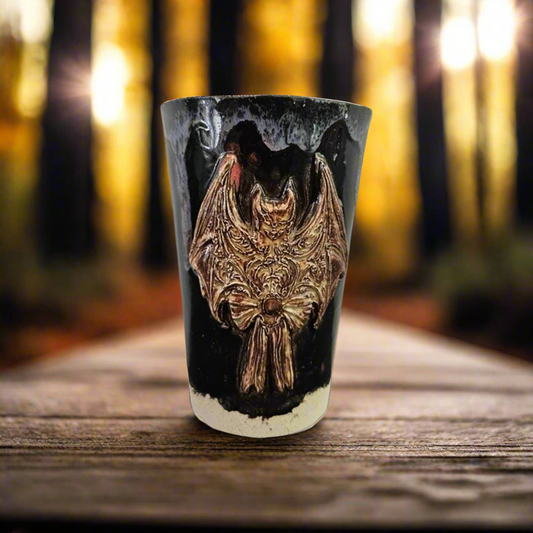 Nocturnal Bat Tumbler – Gothic Ritual Ceramic Vessel, Ø8×12 cm
