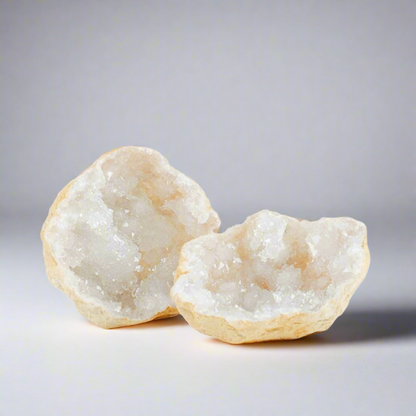 White Quartz Crystal Geode – Stone of Pure Clarity, ~9 × 9 cm by ANAS