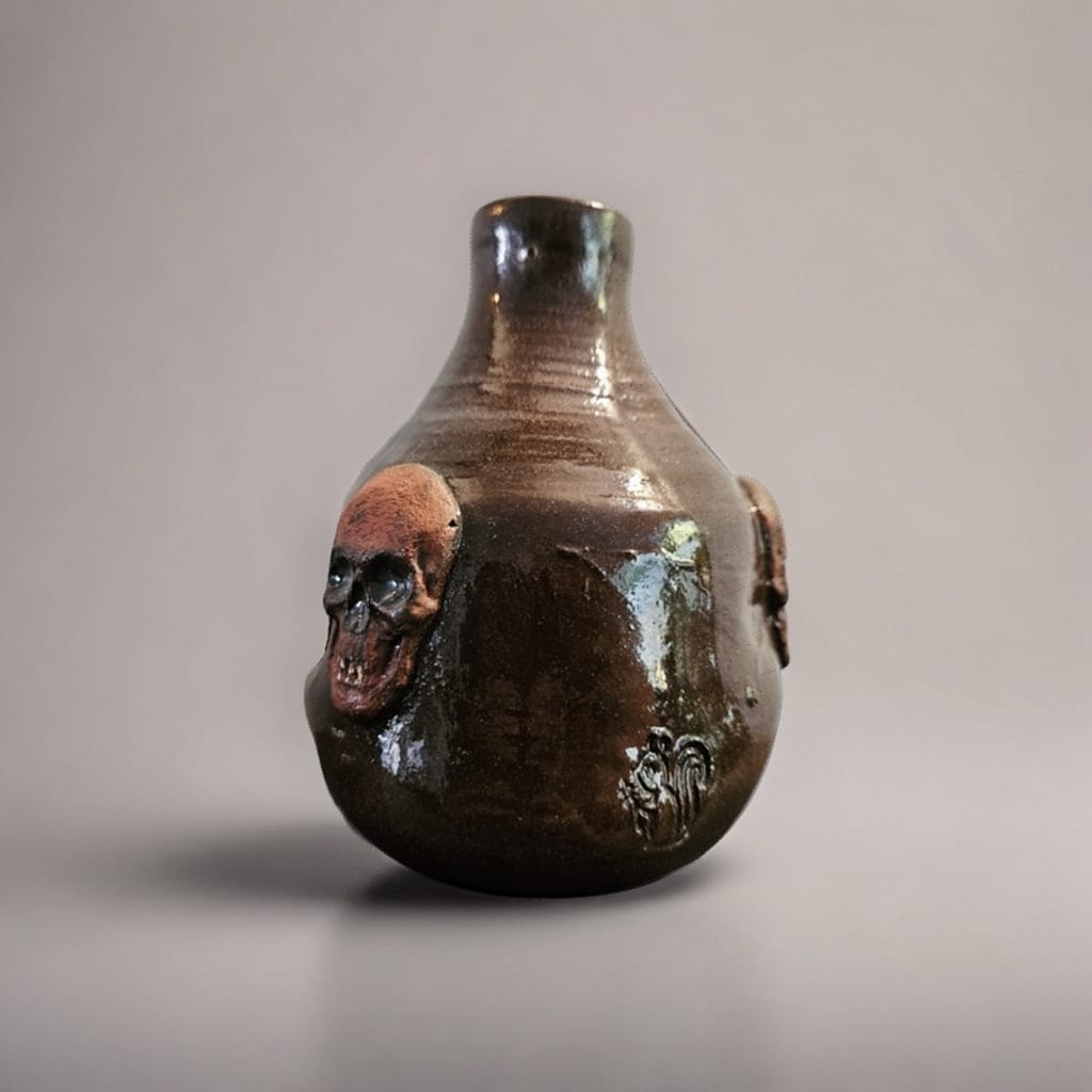 Skull Vase - Gothic Botanical Ceramic Vessel, Ø9 cm x 12 cm