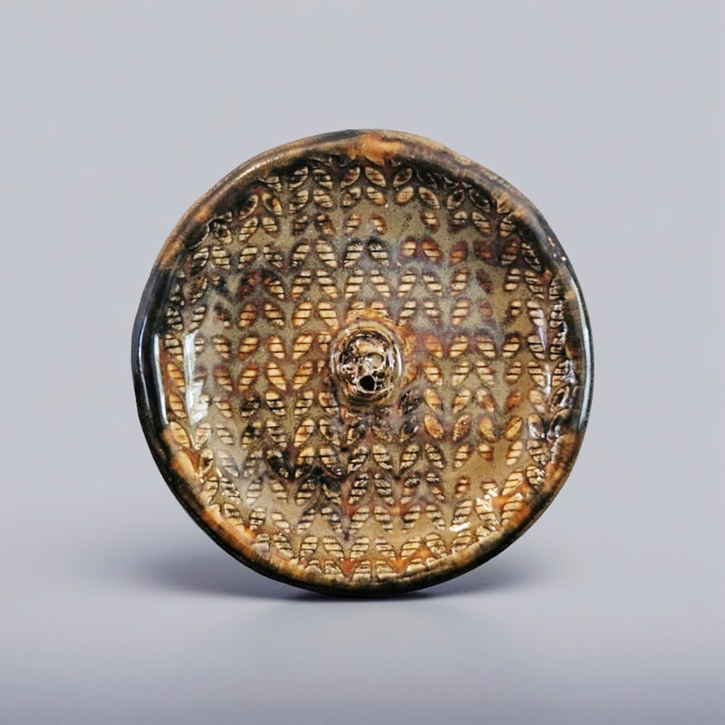 Desert Sun Skull Ceramic Incense Holder – Ritual of Light and Shadow, Ø8 cm by Red Raven Pottery