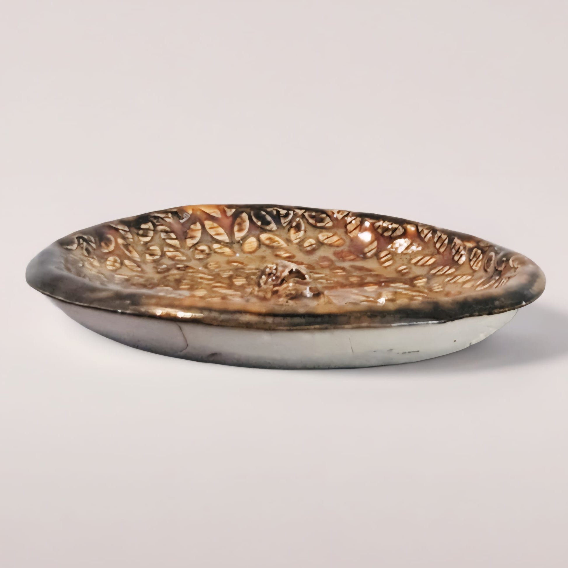 Desert Sun Skull Ceramic Incense Holder – Ritual of Light and Shadow, Ø8 cm by Red Raven Pottery