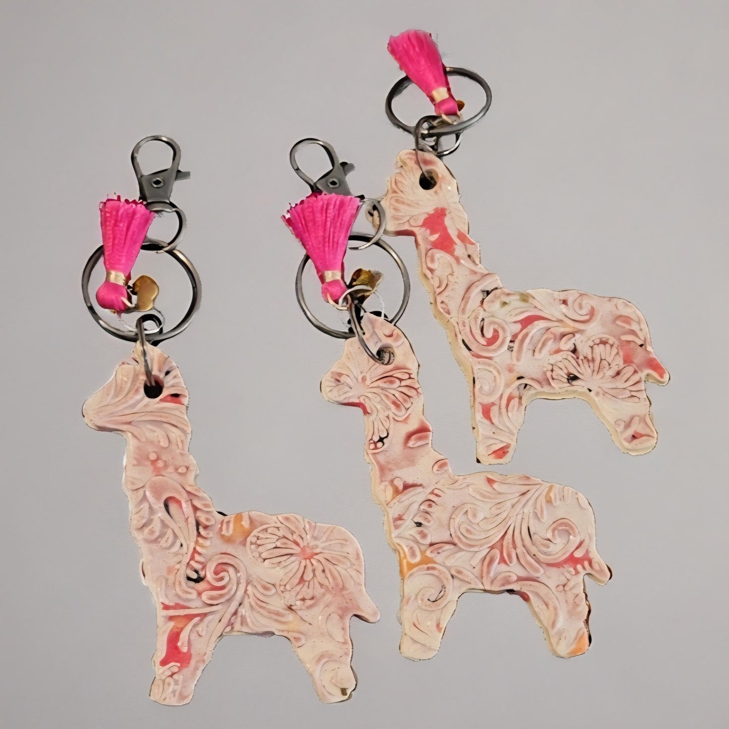 Alpaca Joy Keychain – Cheerful Companion Ceramic Charm, 7 x 4.5 cm by Red Raven Pottery