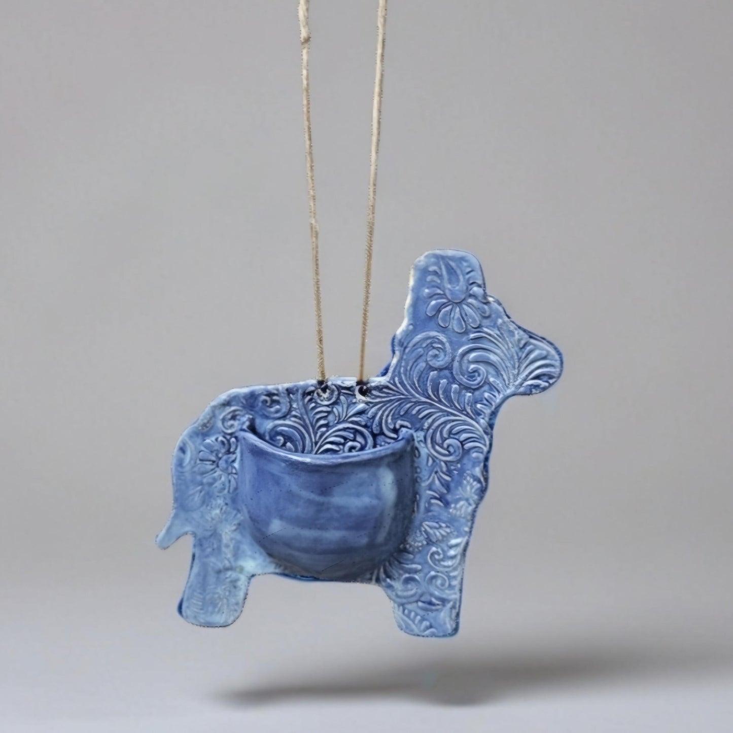 Andes Wildlife Ceramic Hanging Planter – Alpaca Joy for Small Plants , 16x16×4 cm, various colors by Red Raven Pottery