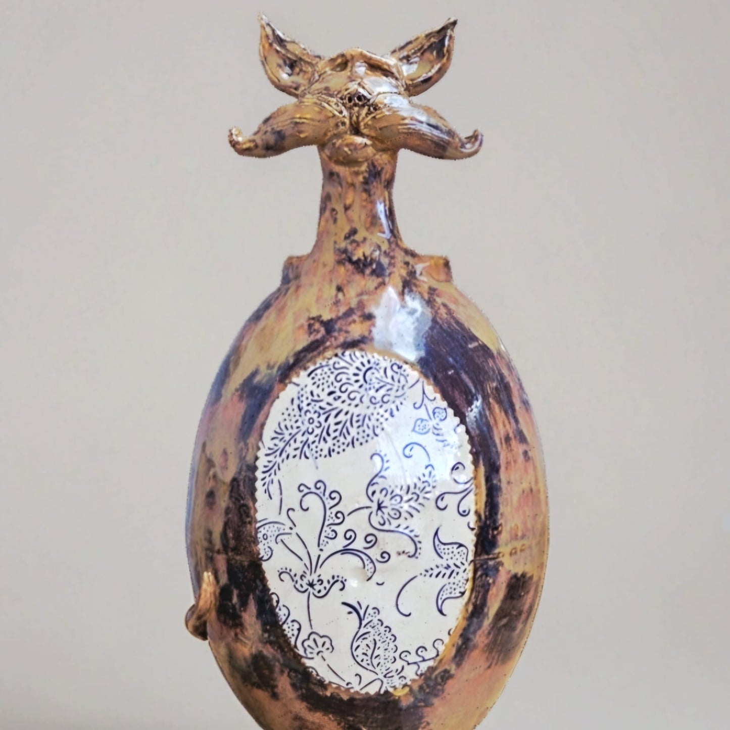 AristoCat Ceramic Figurine & Vase – Baronial Watchful Grace, Ø12×23 cm by Red Raven Pottery