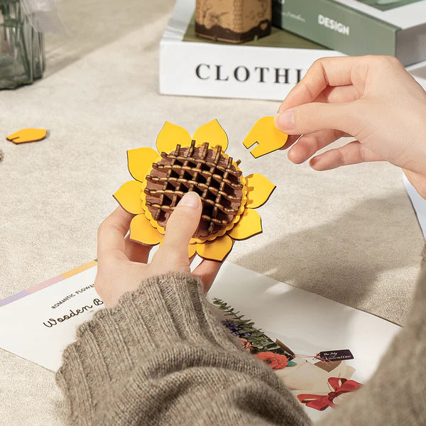 Late Summer Beauty DIY Wooden Flower Kit – Handbuilt Blooming Arrangement, 581 Pieces by Robotime