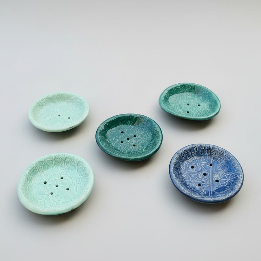 Botanical Charm Handmade Ceramic Soap Dish – Garden Ritual for Bathroom & Kitchen, Ø10 × 2 cm