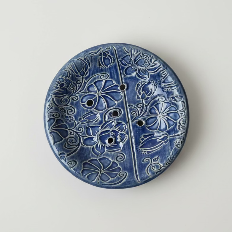 Botanical Charm Handmade Ceramic Soap Dish – Garden Ritual for Bathroom & Kitchen, Ø10 × 2 cm