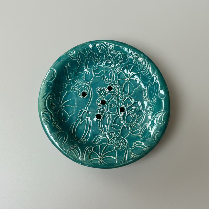 Botanical Charm Handmade Ceramic Soap Dish – Garden Ritual for Bathroom & Kitchen, Ø10 × 2 cm