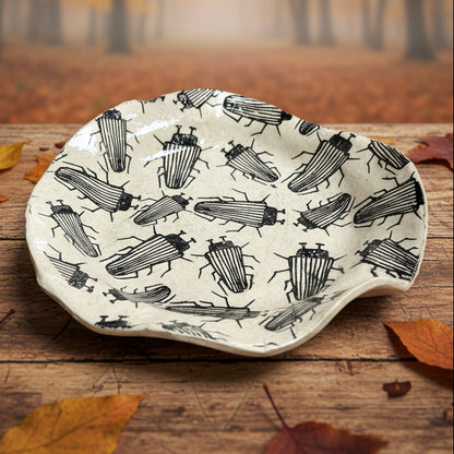Cabinet of Creepers Handmade Ceramic Plate – Beetles at the Table, Ø17 × 3 cm by Red Raven Pottery