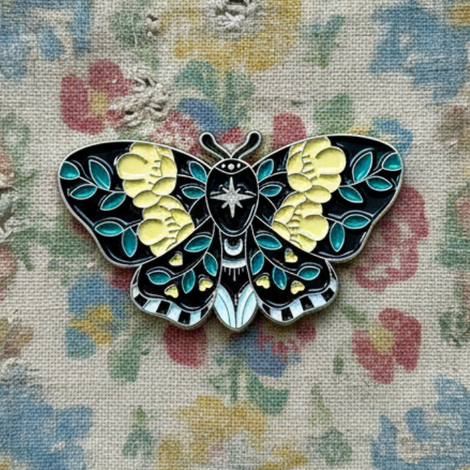 Celestial Moth Lapel Pin – Botanic Wings Metal Badge, 4.2 × 2.3 cm