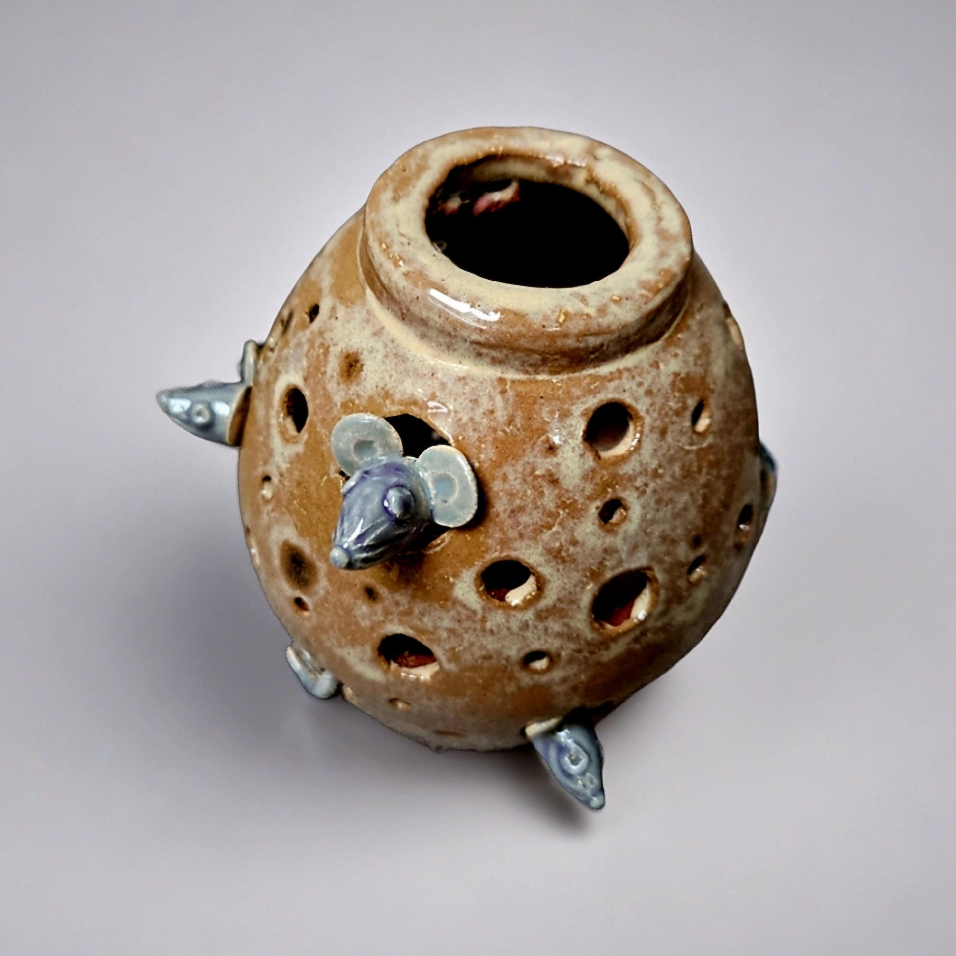 Cheese Burrow Ceramic Vase – Whimsical Mouse-Hollow Vessel, Ø11×13 cm by Red Raven Pottery