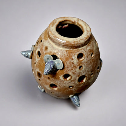 Cheese Burrow Ceramic Vase – Whimsical Mouse-Hollow Vessel, Ø11×13 cm by Red Raven Pottery
