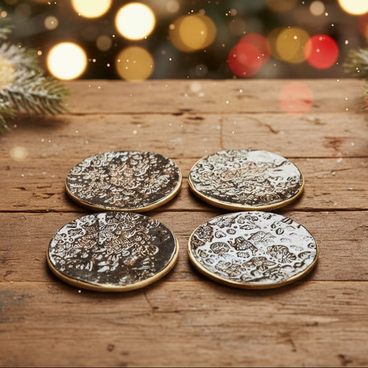 Christmas Story Ceramic Coasters – Set of 4 Winter Table Companions, Ø8 cm by Red Raven Pottery
