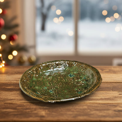 Christmas Story Ceramic Trinket Dish – Evergreen Keepsake Catchall, Ø16×2 cm by Red Raven Pottery