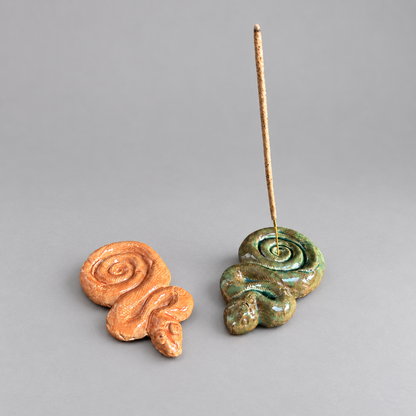 Coiling Snake Handmade Ceramic Incense Holder – Serpent Smoke Ritual, 11.5 × 7 × 2 cm by Red Raven Pottery