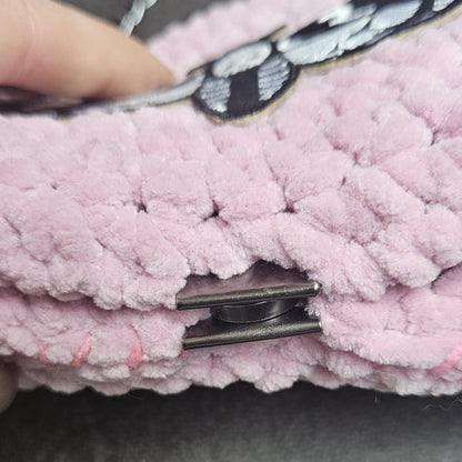 Death's-head Hawkmoth Crochet Purse – Pink Gothic Shoulder Bag, 20 × 10 cm by Hook & Hex