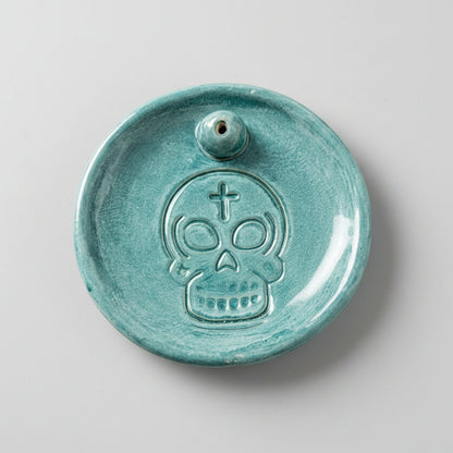Emerald Skull Ceramic Incense Holder – Silent Ritual Dish, Ø9.5×1 cm by Red Raven Pottery