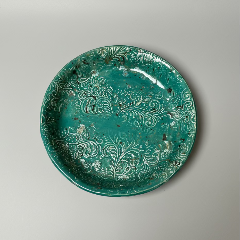 Floral Reef Ceramic Plate – Botanical Serving Ritual, Ø19.5×3 cm & Ø17.5×3 cm by Red Raven Pottery
