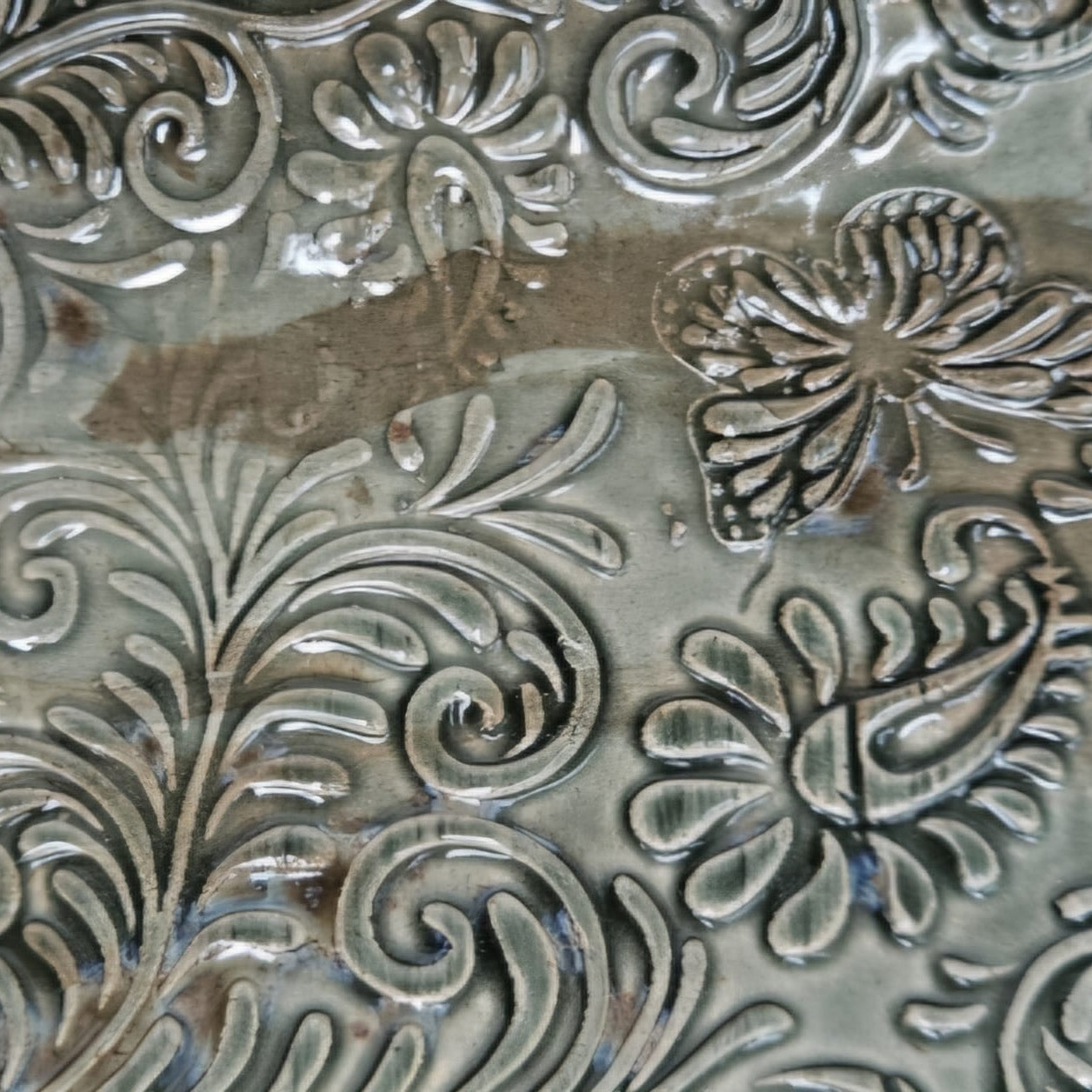 Floral Reverie Ceramic Trinket Dish – Quiet Transformation in Clay, Ø9×1.5 cm by Red Raven Pottery