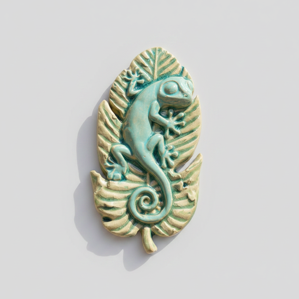 Forest Gecko Ceramic Hanging – Tropical Nature Accent, 13 × 6.5 × 1.5 cm by Red Raven Pottery