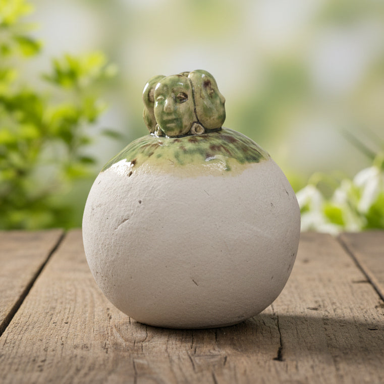 Fourfold Gaze Ceramic Vase – Faces In Quiet Witness, Ø9×13 cm by Red Raven Pottery