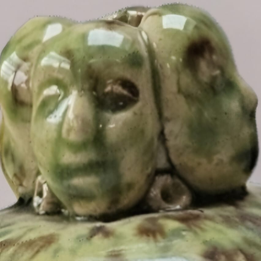 Fourfold Gaze Ceramic Vase – Faces In Quiet Witness, Ø9×13 cm by Red Raven Pottery