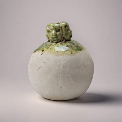 Fourfold Gaze Ceramic Vase – Faces In Quiet Witness, Ø9×13 cm by Red Raven Pottery