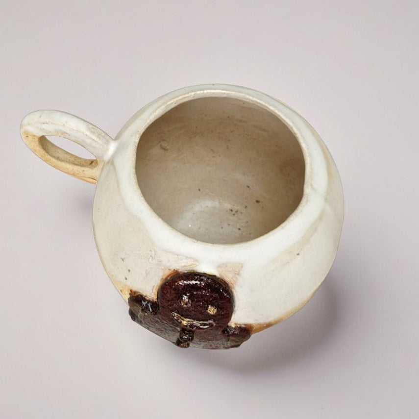 Frosty Gingerbread Ceramic Tea Mug – Jolly Season Warmth, Ø11×10 cm by Red Raven Pottery