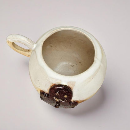 Frosty Gingerbread Ceramic Tea Mug – Jolly Season Warmth, Ø11×10 cm by Red Raven Pottery