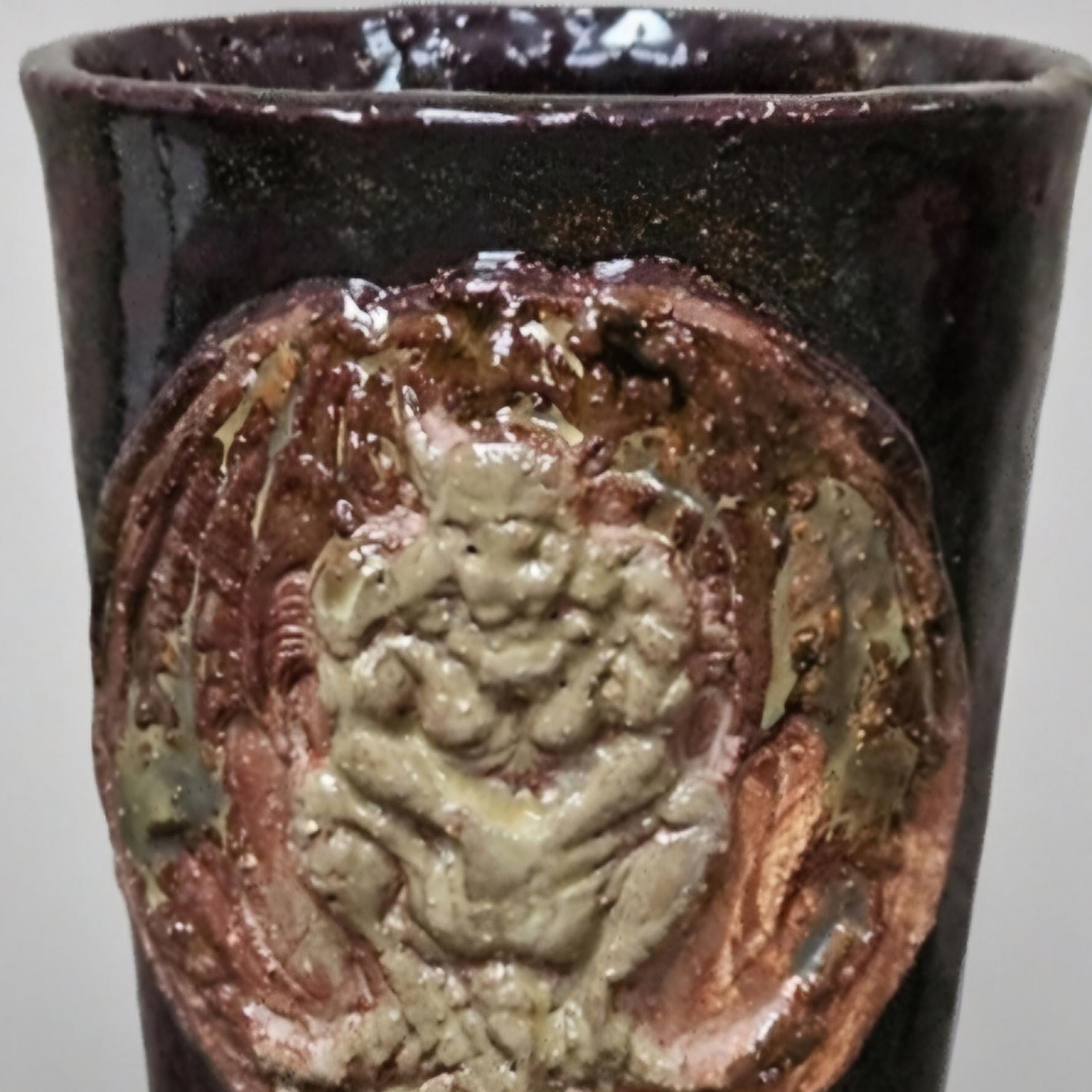 Gargoyle Sentinel Ceramic Tumbler – Stoneborn Watcher Vessel, Ø8.5×12 cm by Red Raven Pottery